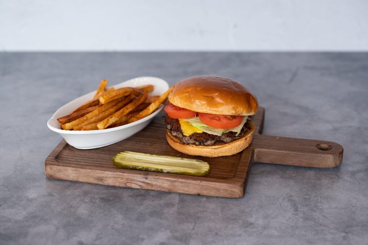 Classic Cheeseburger (1/2 Ib)