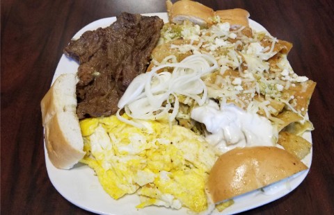 Chilaquiles Con Huevo Y Carne